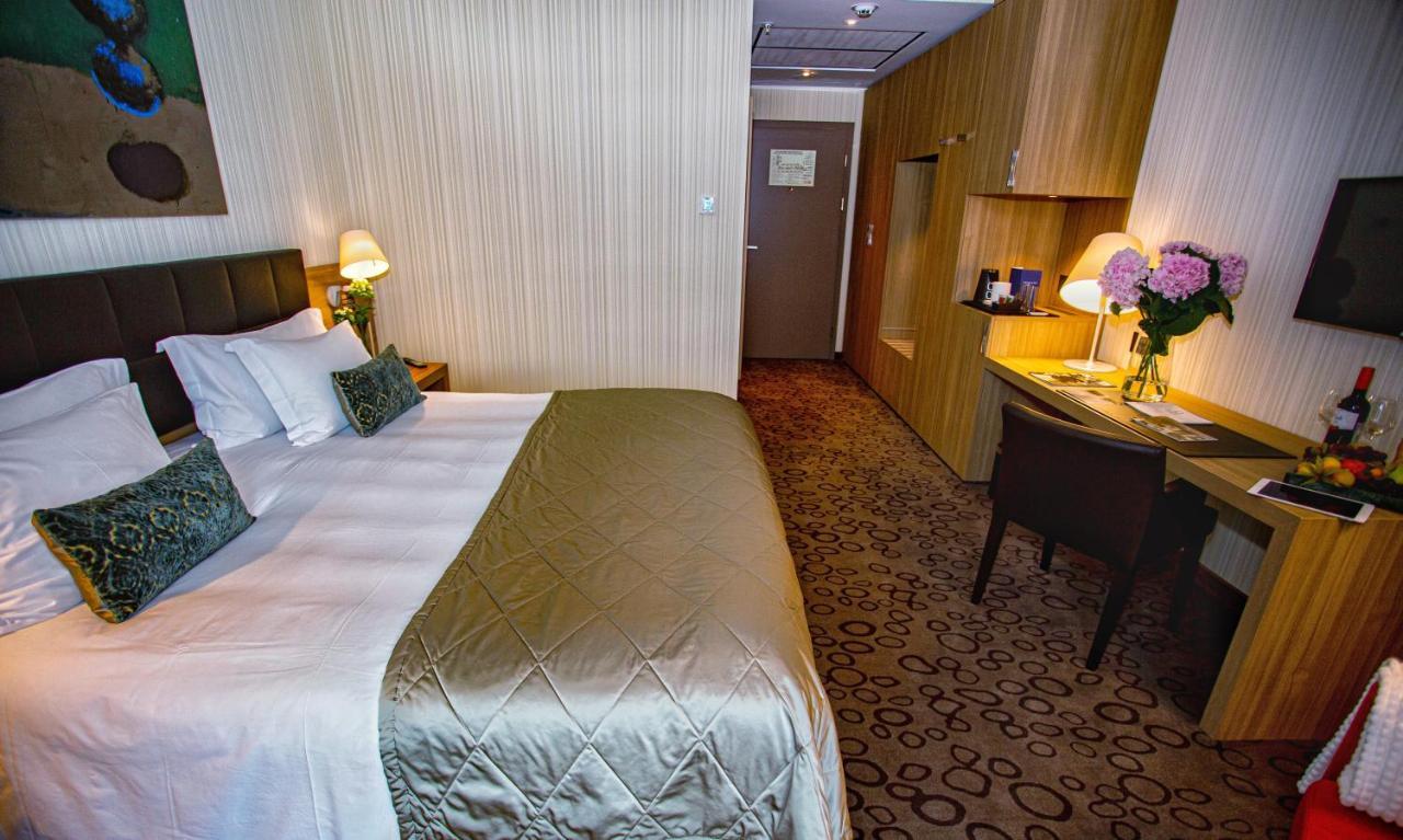 Domina Hotel Novosibirsk Luaran gambar