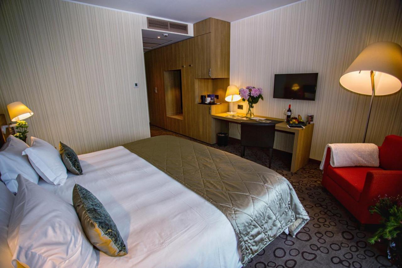 Domina Hotel Novosibirsk Luaran gambar